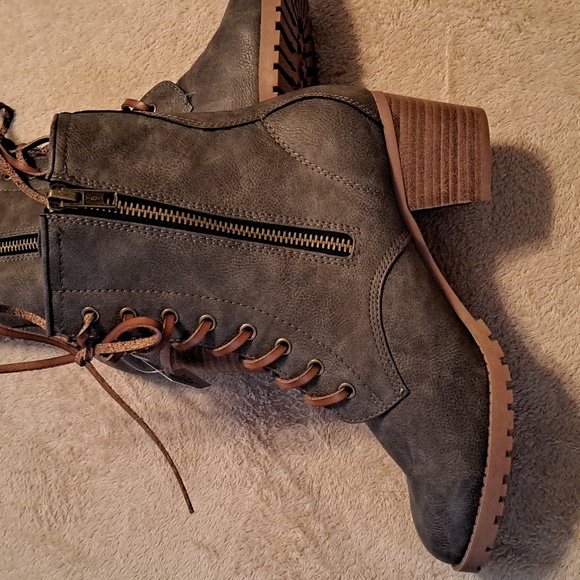 C Comfort Mid Calf Boots - NWT - Sz. 11W - Picture 4 of 6